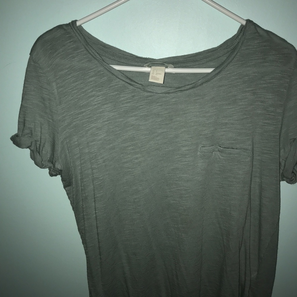 H&M basic tee bundle!!! - Picture 3 of 4